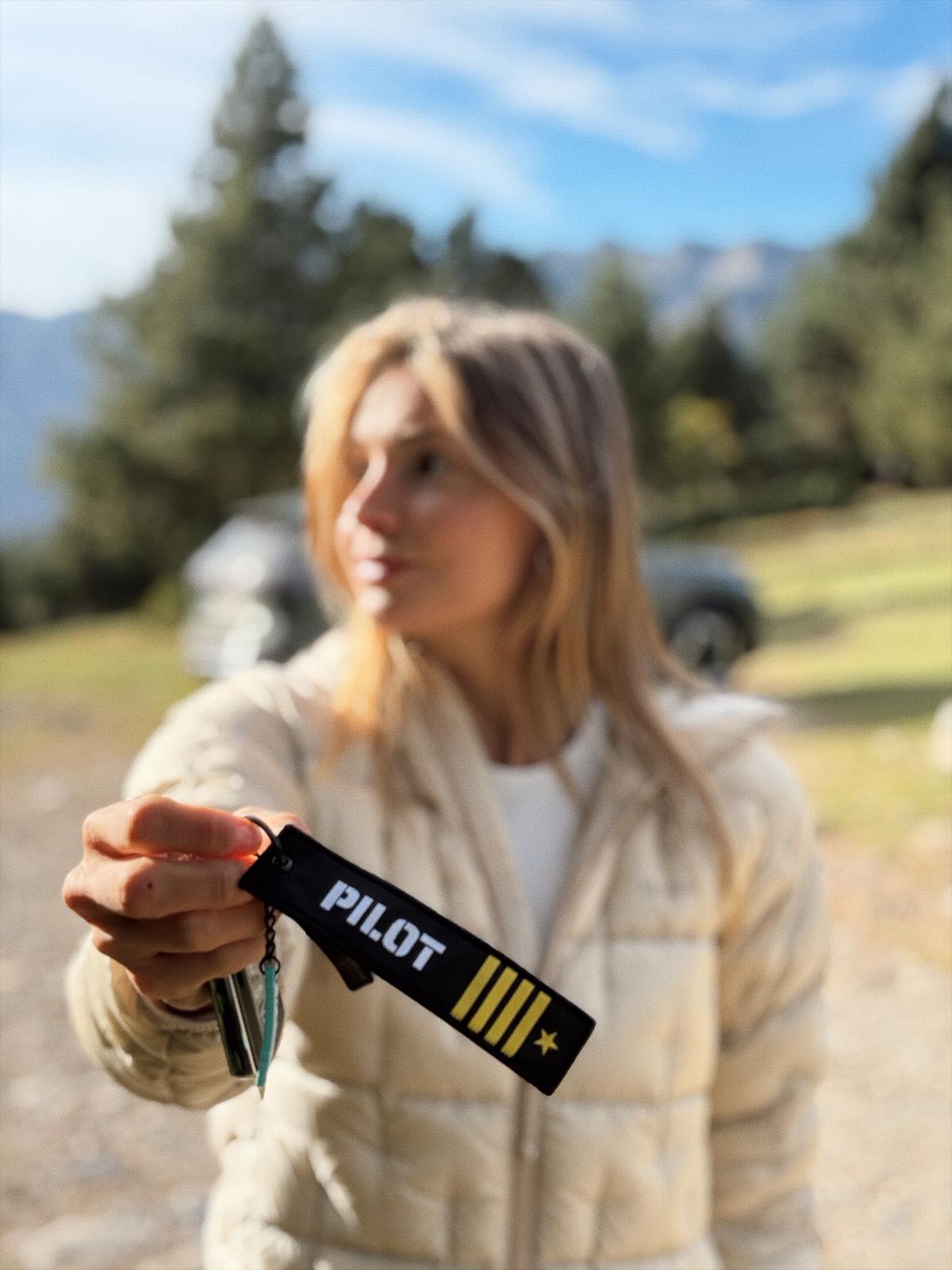SAVINA AND HER PILOT KEYRING 